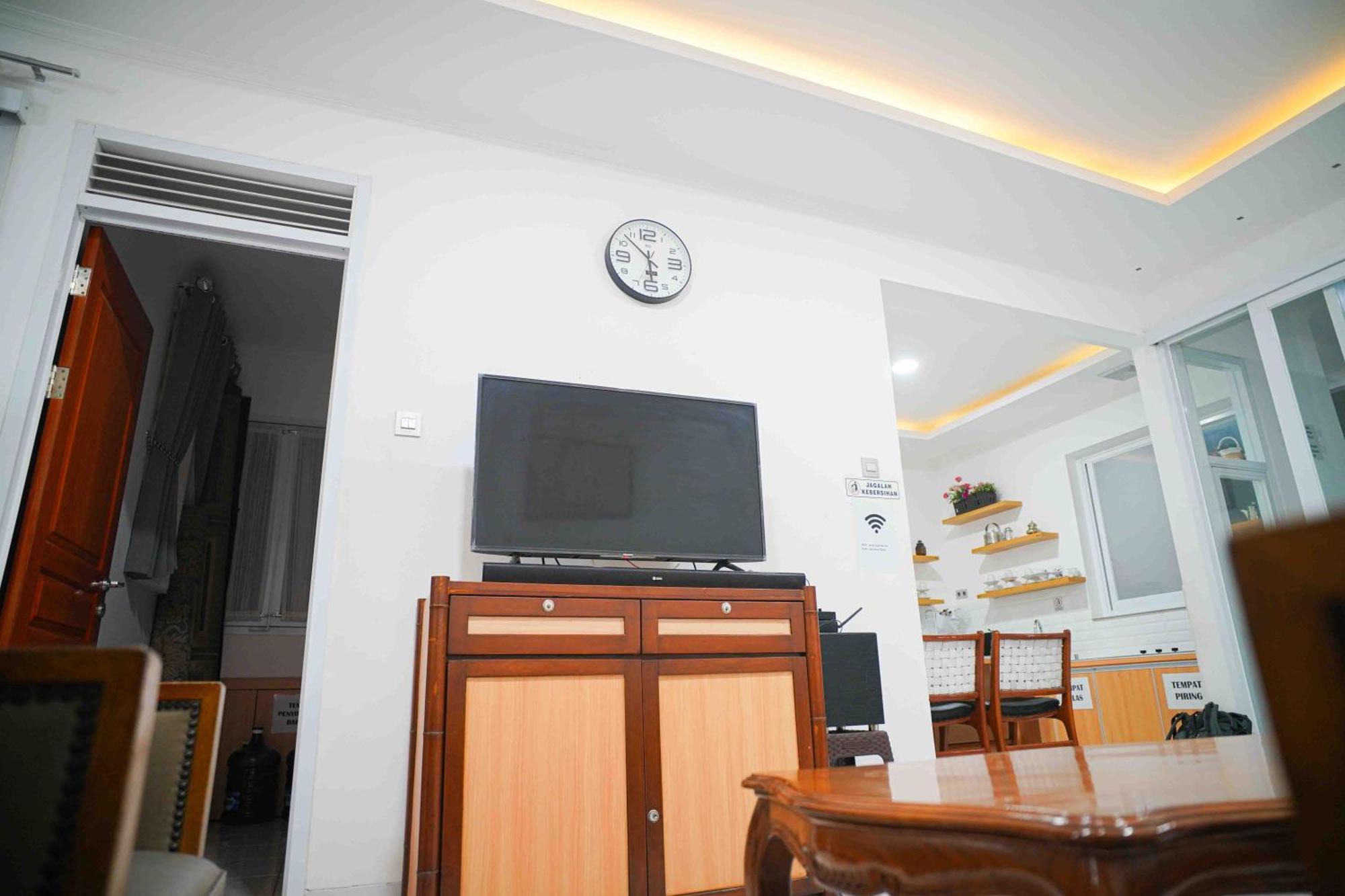 Schones Haus Private Pool & Netflix By Grorental Bandung Exterior photo