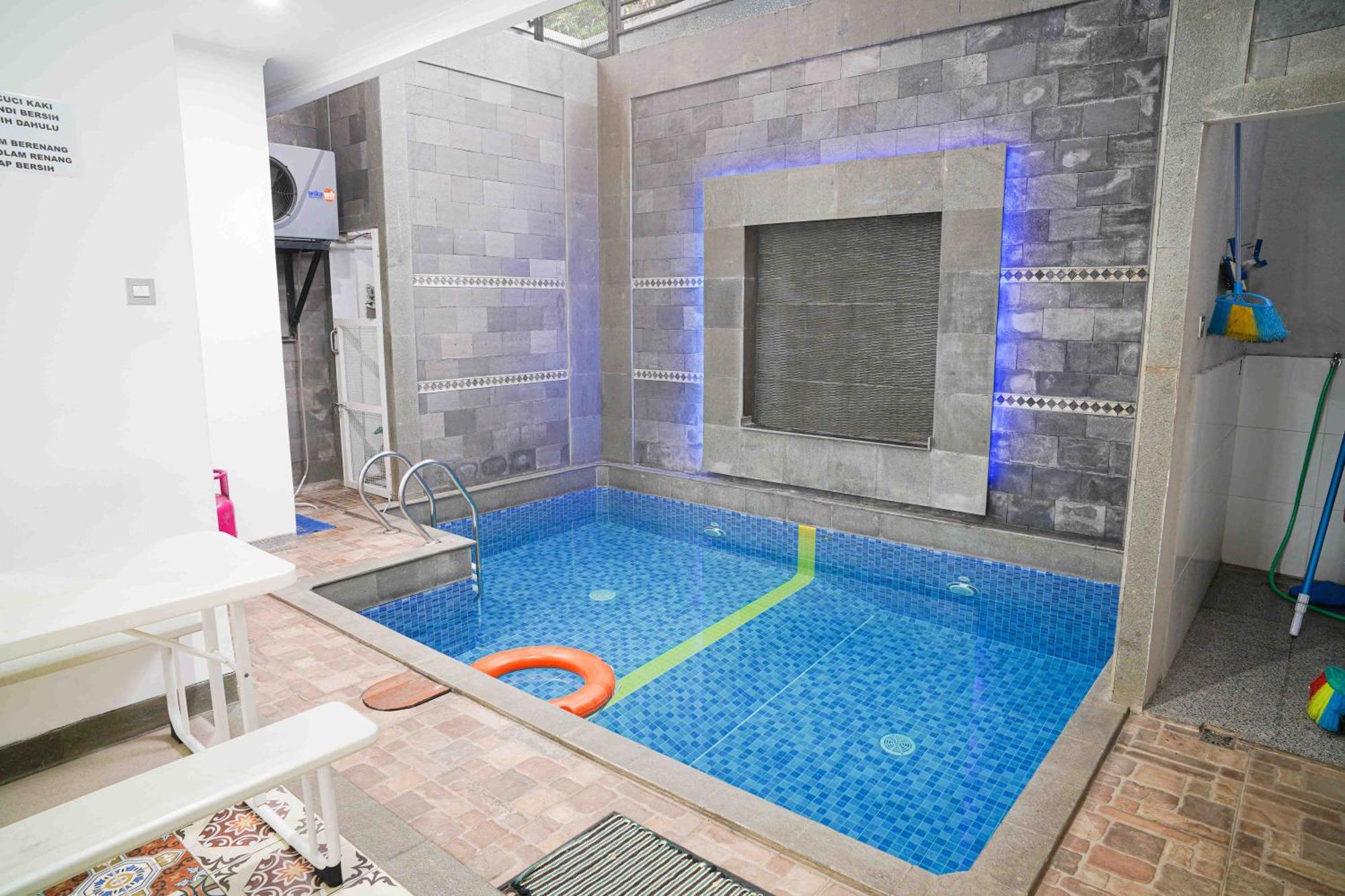 Schones Haus Private Pool & Netflix By Grorental Bandung Exterior photo