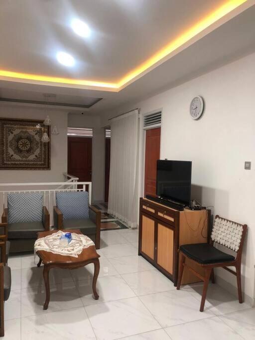 Schones Haus Private Pool & Netflix By Grorental Bandung Exterior photo